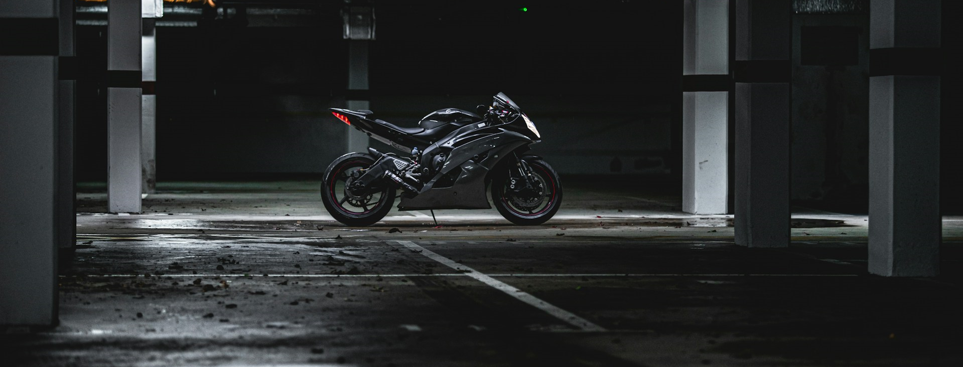 header wallpaper of motorbikes with or without pilote depending on dropmenu link choiced